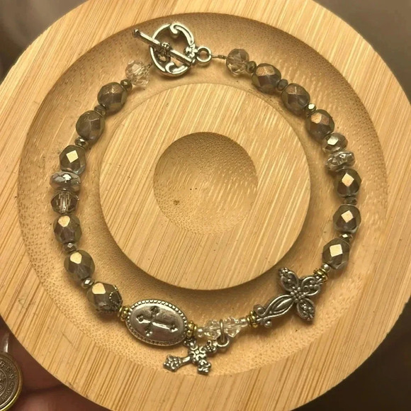 GUC crystal bracelet with cross charm ✨ - Picture 1 of 3